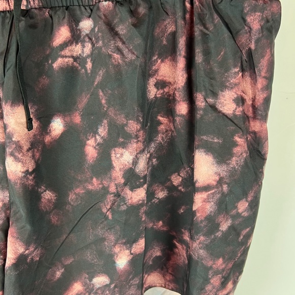 NWT: old navy Dolphin-Hem Run Shorts for Women (4X) - Picture 5 of 14